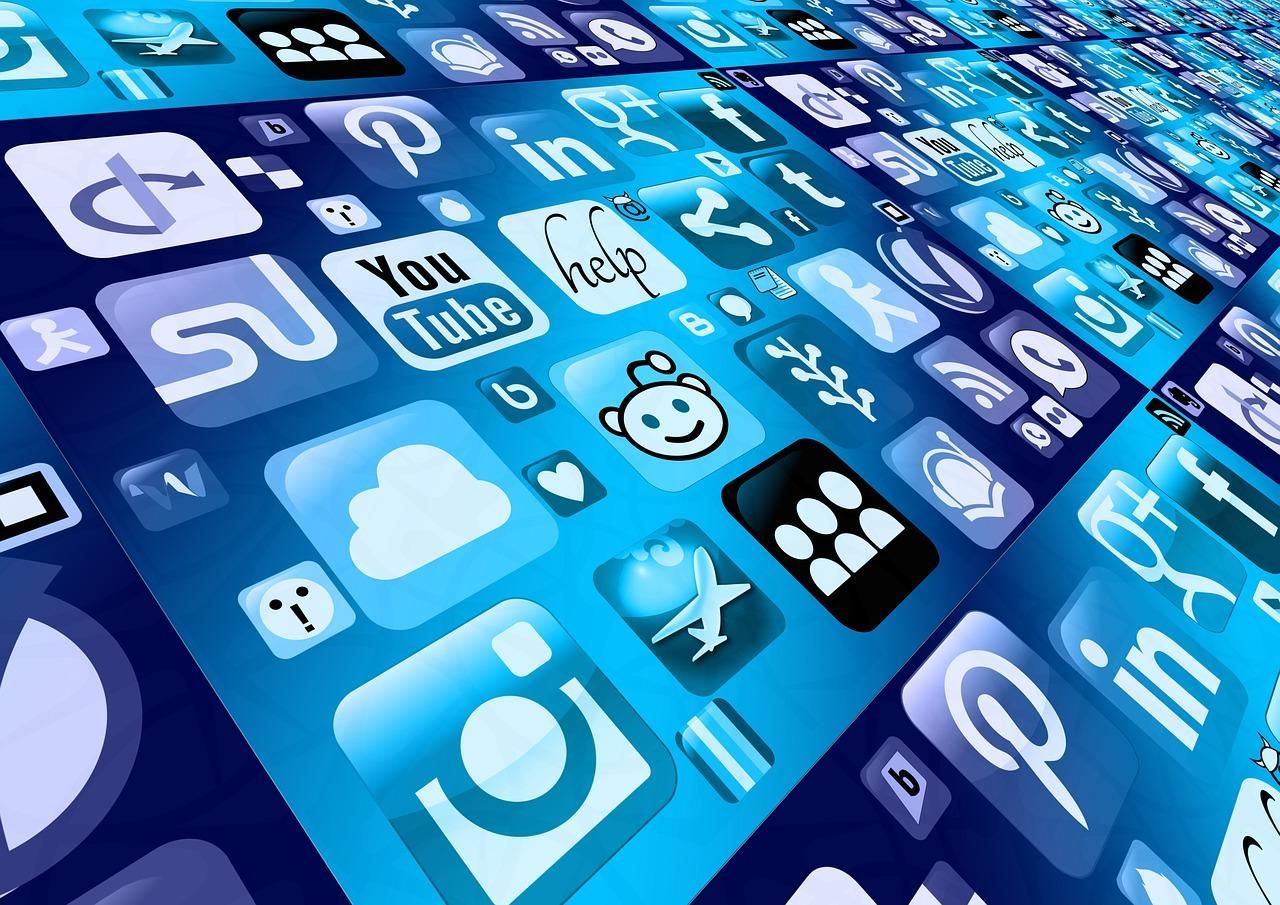 Social Media: Between Progress, Influence, and Social Fragmentation